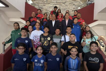 Andrés Mijes entrega apoyos a deportistas en Escobedo