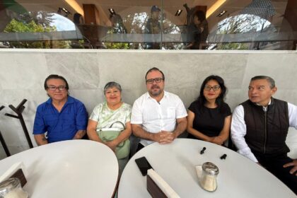 Adrián Naveda impulsa ley para blindar pensiones y becas de embargo