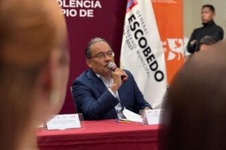 Andrés Mijes pide licencia y busca liderar Morena en Nuevo León
