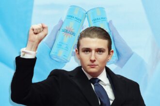 Barron Trump lanza Sollos, bebida energética de yerba mate en EE UU