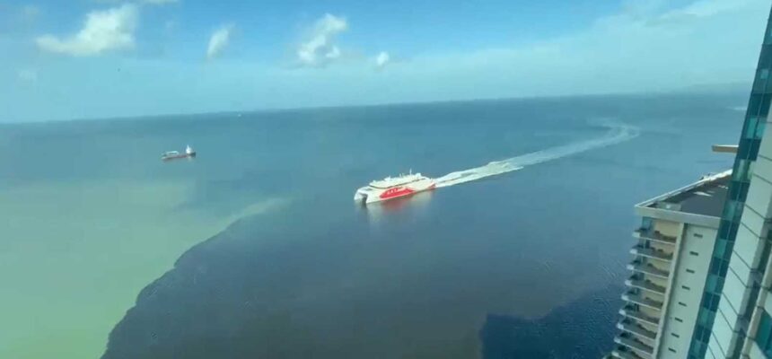 Trinidad y Tobago investiga derrame frente a sus costas
