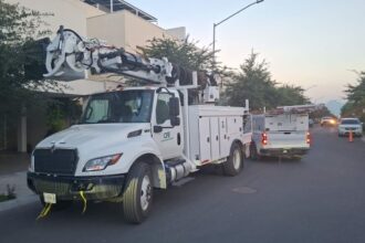 CFE refuerza red eléctrica en Monterrey tras apagón por tormenta