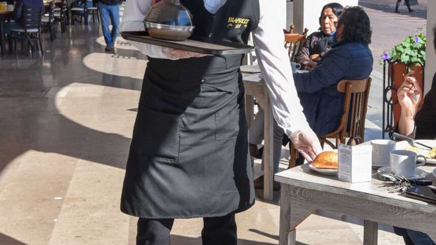 Alcalde de El Carmen pide disculpas al mesero agredido en taquería