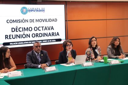 Presentan “Ángeles Rosas”, red de mecánicas para asistencia vial