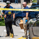 DHS y Justicia niegan fin de investigaciones del FBI a ICE