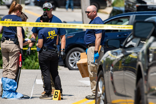 DHS y Justicia niegan fin de investigaciones del FBI a ICE