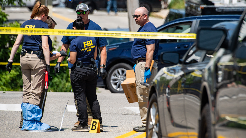 DHS y Justicia niegan fin de investigaciones del FBI a ICE