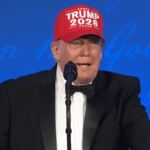 Trump bromea sobre postularse para un cuarto mandato en 2028