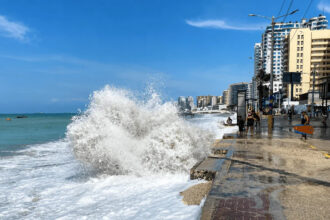 Ecuador monitorea riesgo de tsunami tras sismo de 7.4 en México