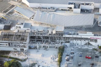 Terremoto de 7.1 en Kumamoto causa derrumbe y explosión en Aeon Mall