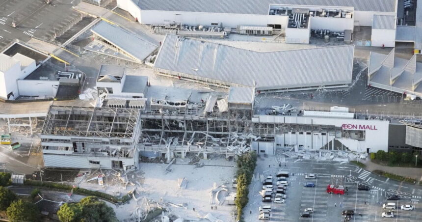 Terremoto de 7.1 en Kumamoto causa derrumbe y explosión en Aeon Mall