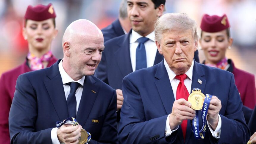 UEFA y confederaciones exigen la renuncia de Infantino en FIFA