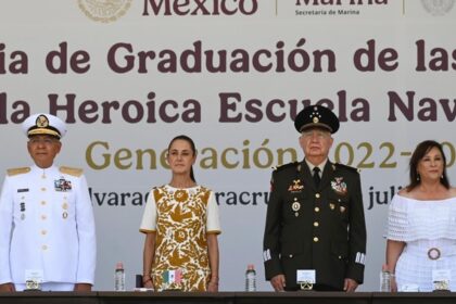Sheinbaum encabeza graduación de 211 guardiamarinas en Veracruz