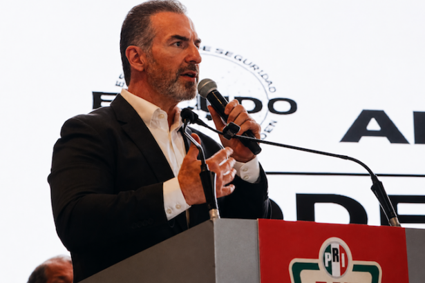 Adrián de la Garza expone estrategias de seguridad en foro del PRI