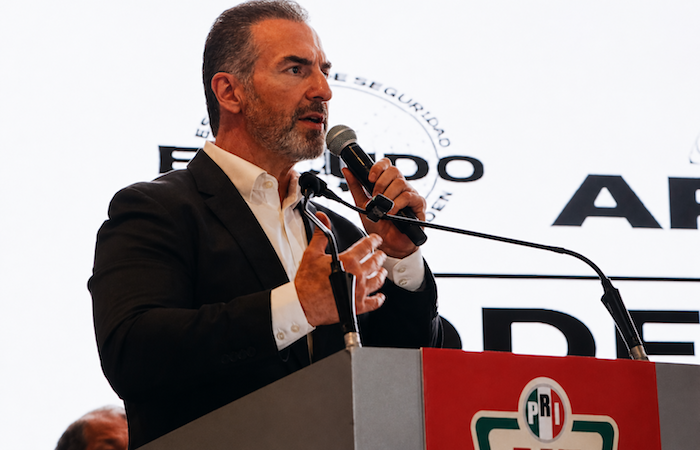 Adrián de la Garza expone estrategias de seguridad en foro del PRI