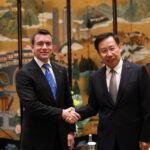 Ecuador firma siete acuerdos clave de inversión con China