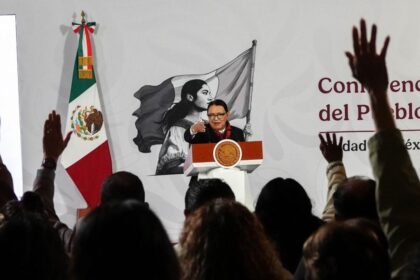 Gobernación: Sheinbaum tiene gripe, no COVID-19, y sigue activa