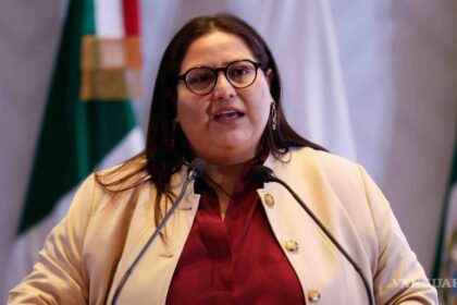 Morena analiza expulsión de Rocha Moya por regreso en Sinaloa