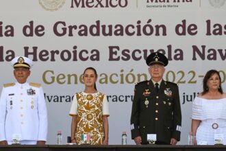 Sheinbaum encabeza graduación de 211 guardiamarinas en Veracruz