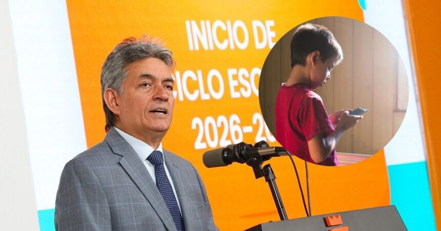 Nuevo León presentará reglas para celulares en escuelas en septiembre