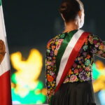 Sheinbaum impulsa moda mexicana y bordados artesanales en su vestir