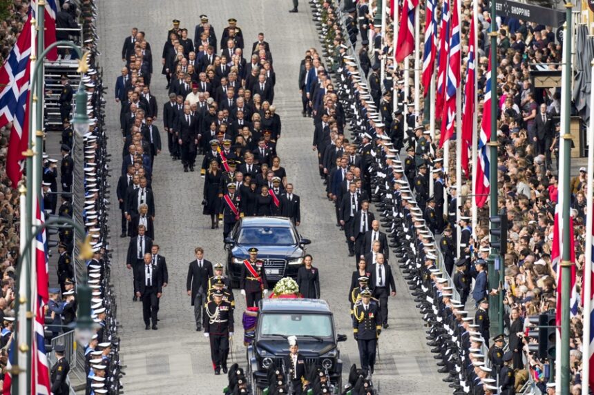 Noruega despide a Harald V y proclama a Haakon VIII como rey