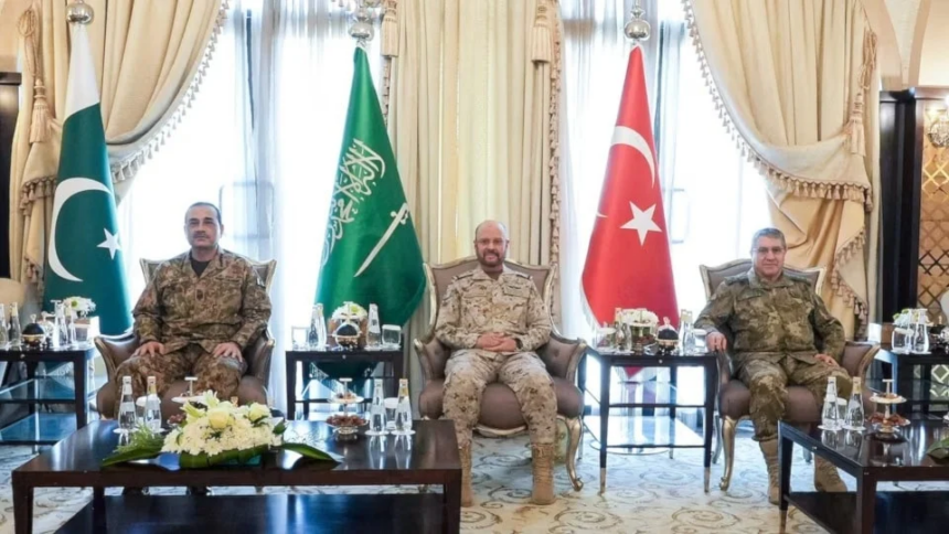 Arabia Saudita, Pakistán y Turquía refuerzan cooperación militar