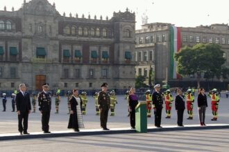 Sheinbaum honra a víctimas de sismos de 1985 y 2017 en CDMX
