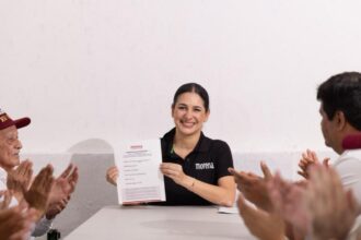 Estefanía Mercado formaliza aspiración a liderar Morena en Playa del Carmen