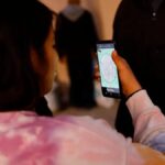 Claudia Caballero propone proteger a menores de riesgos digitales