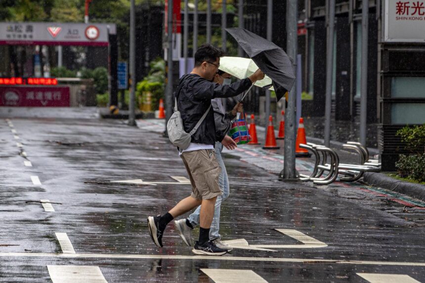 Tifón Champi deja un muerto y miles evacuados en Taiwán