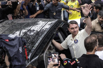 Flávio Bolsonaro sale de Brasil pese a orden judicial y viaja a EE UU