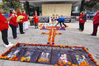 Familiares instalan altar en Monterrey por desaparecidos en NL